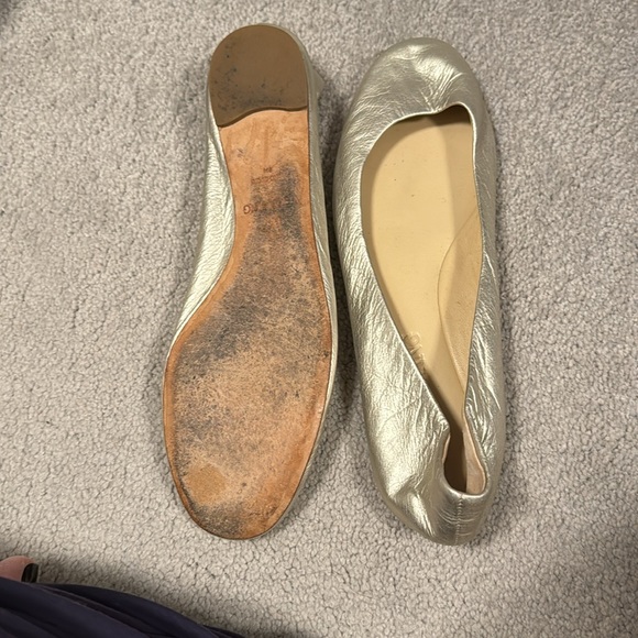 Vera Wang gold ballet flat - Picture 2 of 4